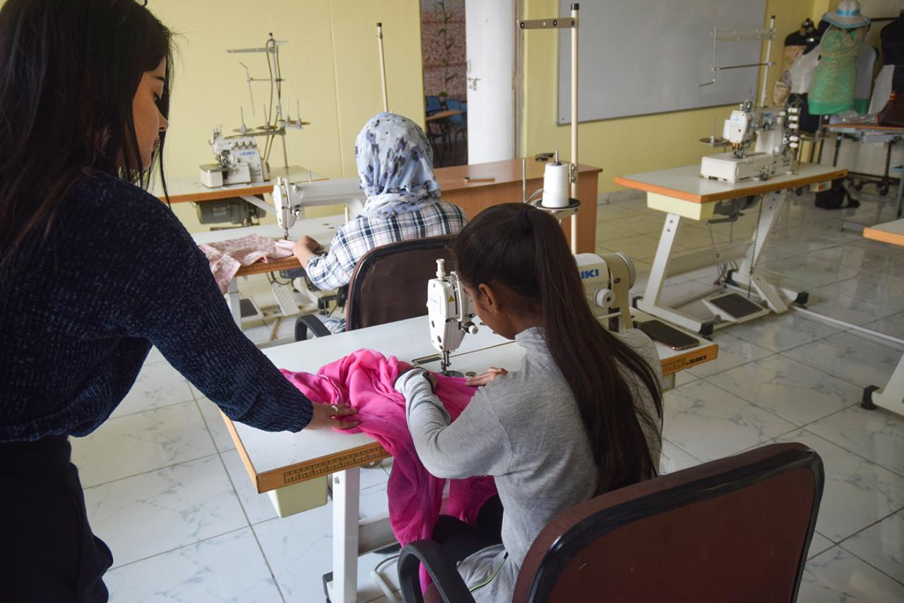 Upcycle Fashion, Cara Kreatif Atasi Limbah Pakaian Bekas