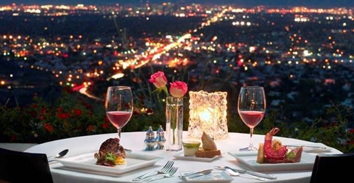 5 Restoran Romantis di Jakarta untuk Dinner Spesial - sewa mobil elf murah