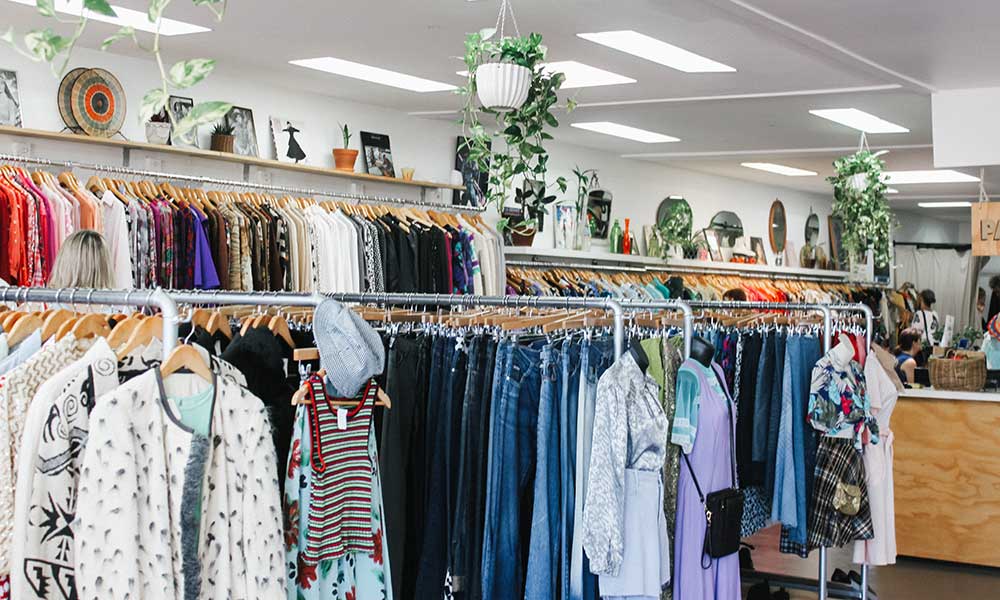 6 Rekomendasi Brand Fashion Lokal untuk Outfit Kasual,... Brand fashion lokal