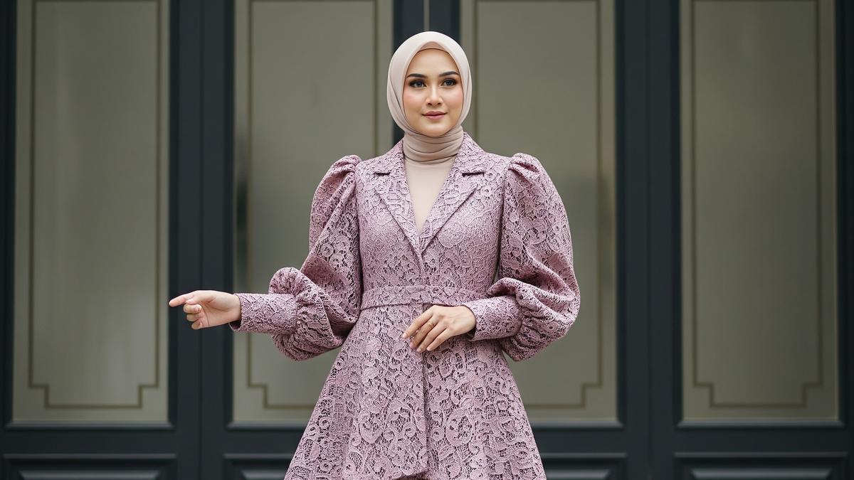 10 Tren Denim Kekinian 2025 untuk Wanita, Jadikan Gayamu Sekeren Model ...