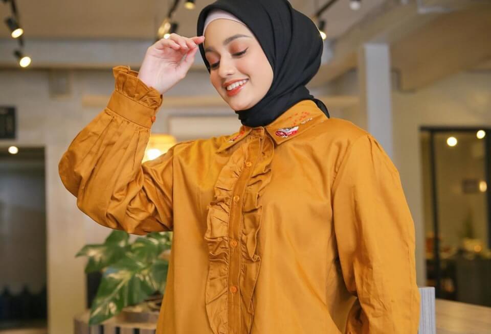 7 Rekomendasi Blouse Wanita Kekinian – HIJUP Magazine